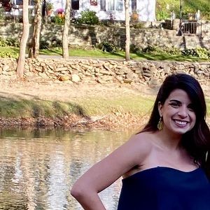 Meet your Posher, Demie